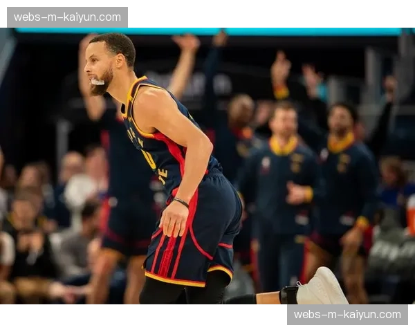 库里膝盖受伤至少缺席5场比赛，勇士把握其最后巅峰期面临挑战