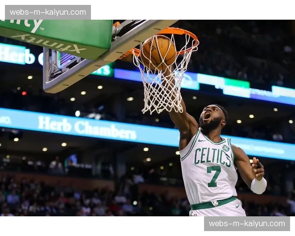 战术复盘:凯尔特人无限换防体系成功锁死恩比德,迫使其出现8次失误