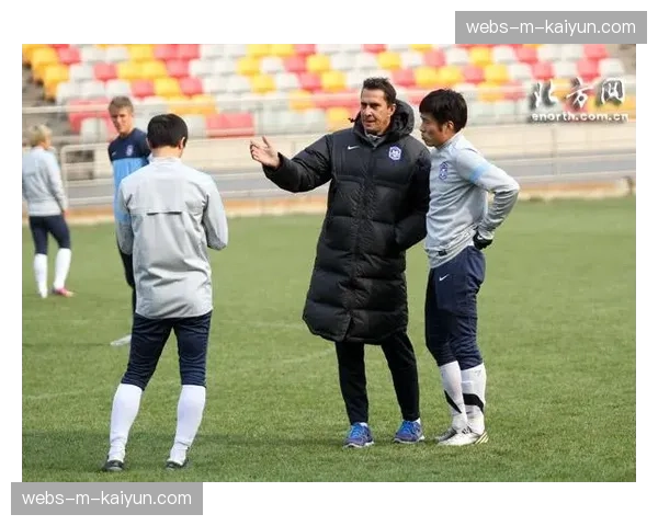 新赛季首轮观察:比赛节奏提升,但部分场地草皮质量堪忧